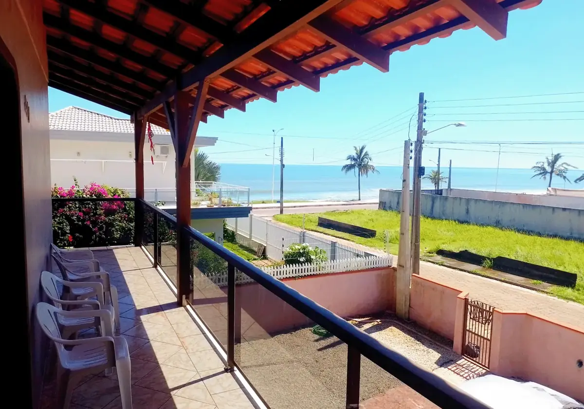Área de convivência com vista para o litoral